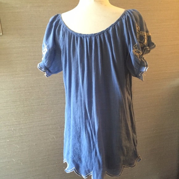 Blue top with embroidery. Size: M - Picture 5 of 8
